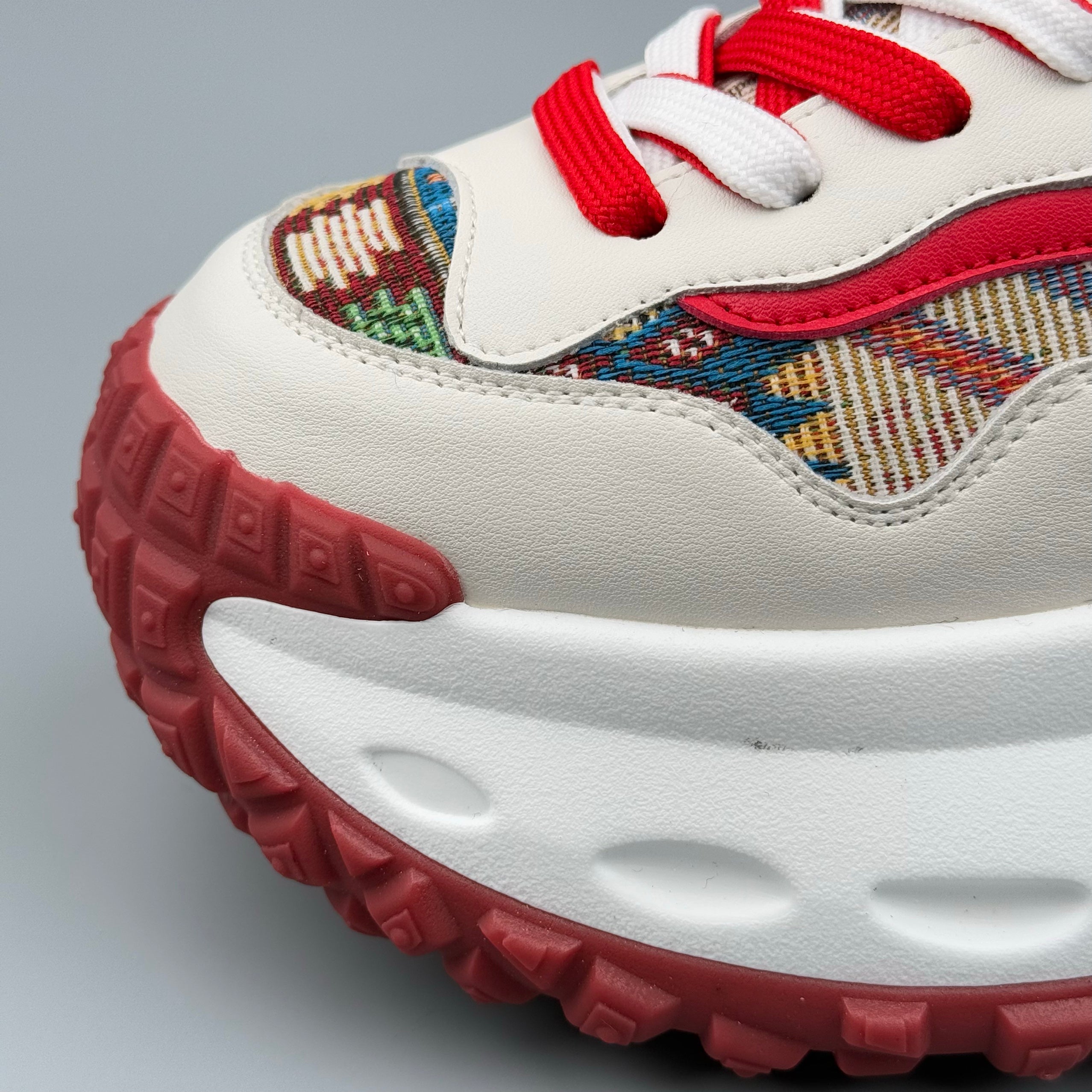 Hybriss EmbroLift Red– Youth Dad Shoes