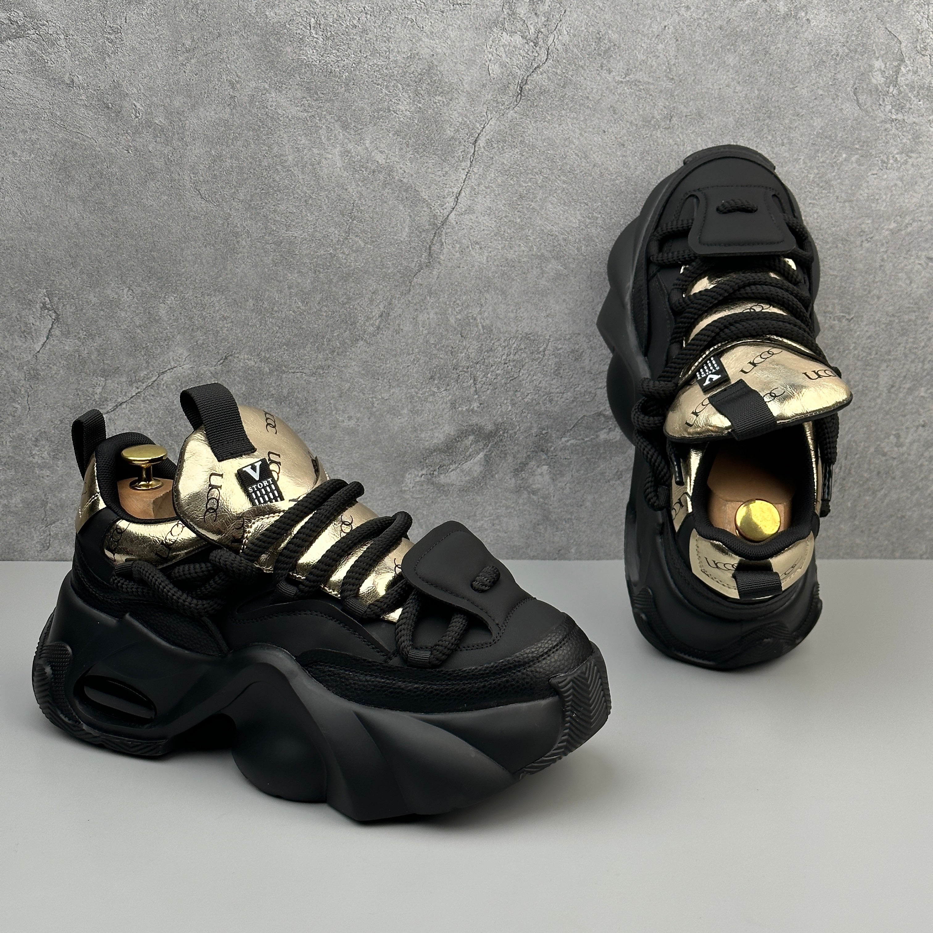 Hybriss SparkSplice Black Gold– Sporty Dad Shoes
