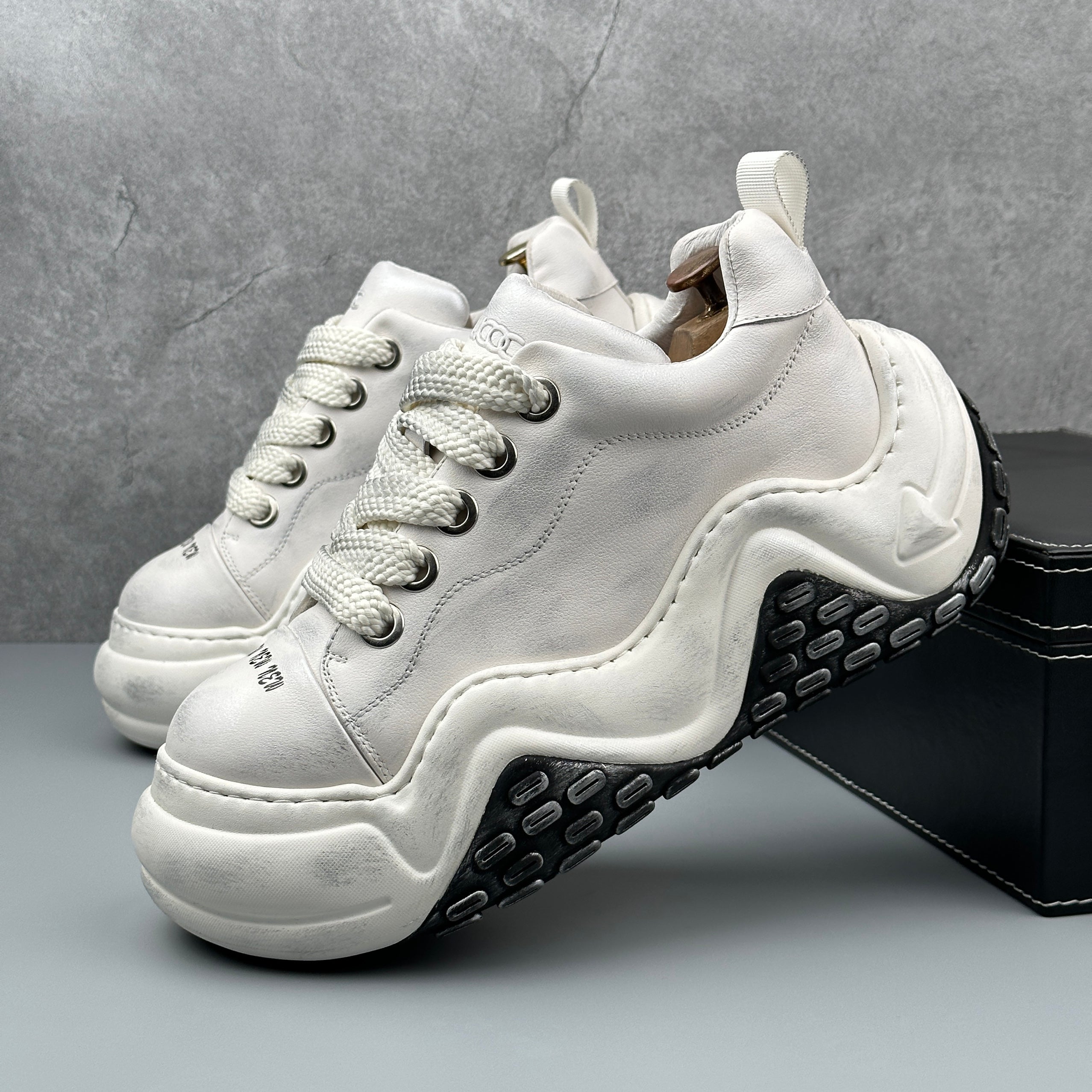 Hybriss HeritageLift White– Old-Style Dad Shoes