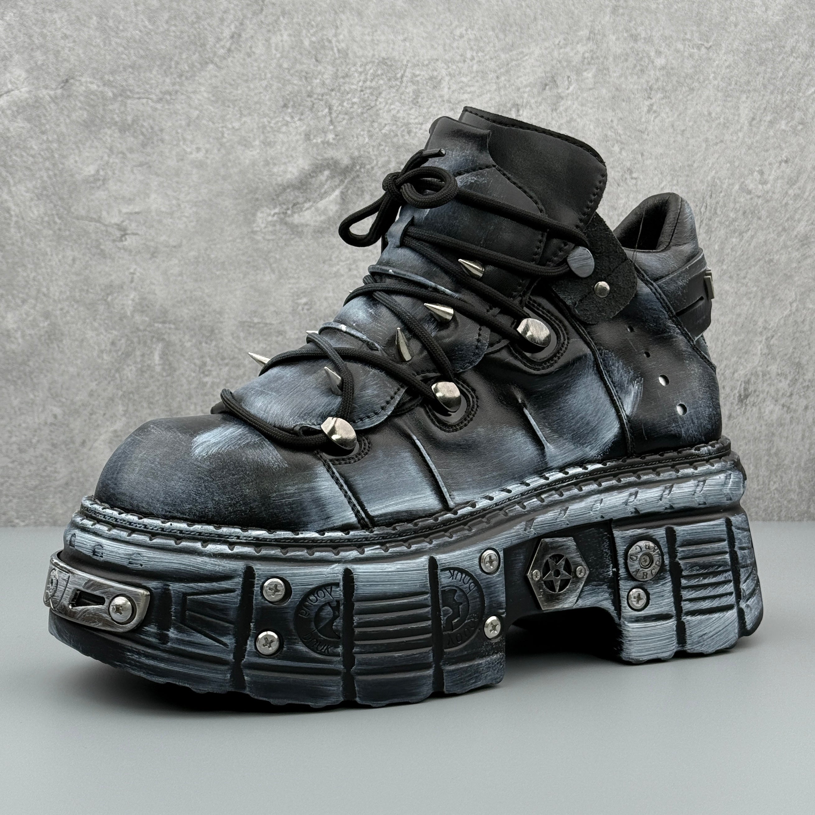 Hybriss Relic– Vintage Martin Boots