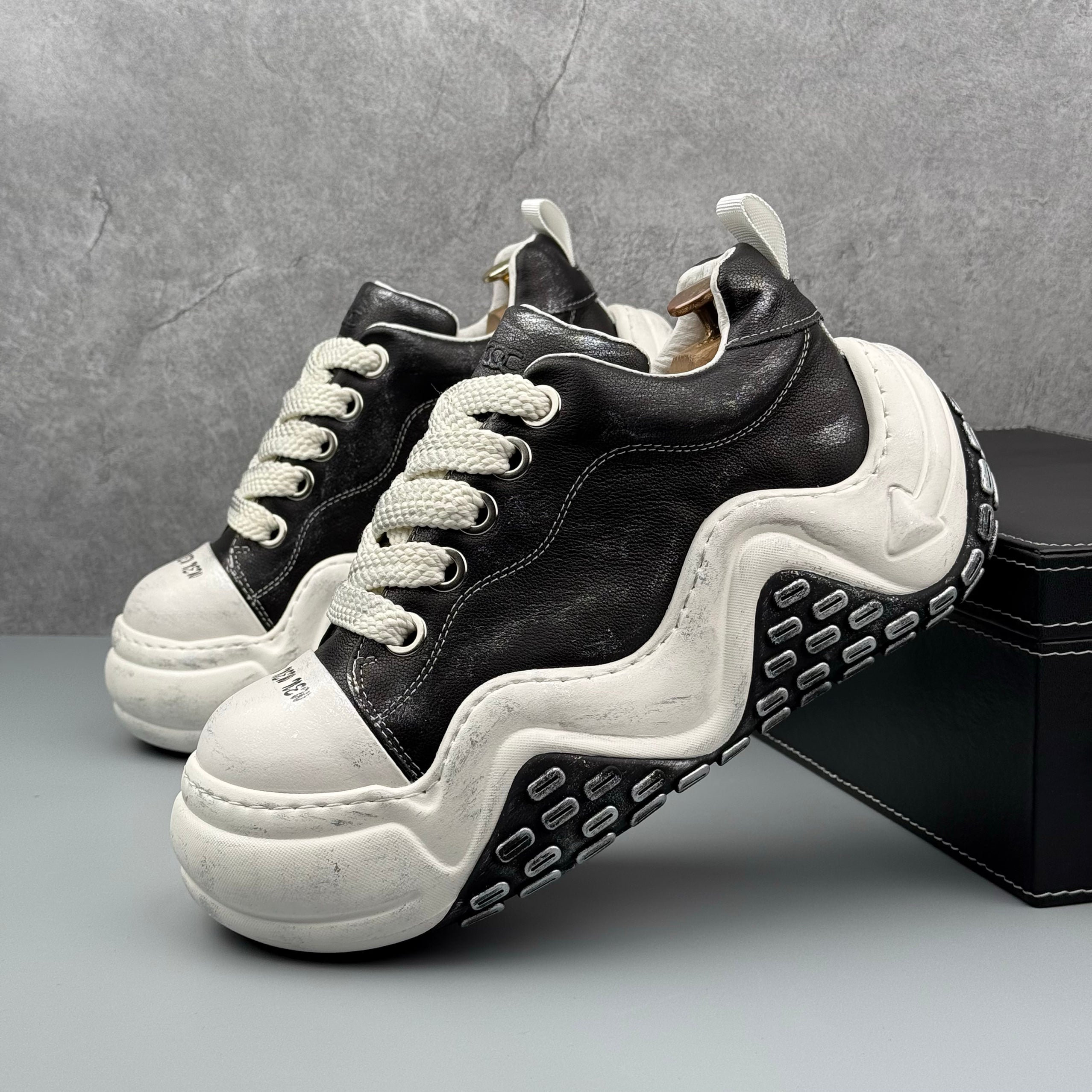 Hybriss RubbedCore Black– Leather Dad Shoes