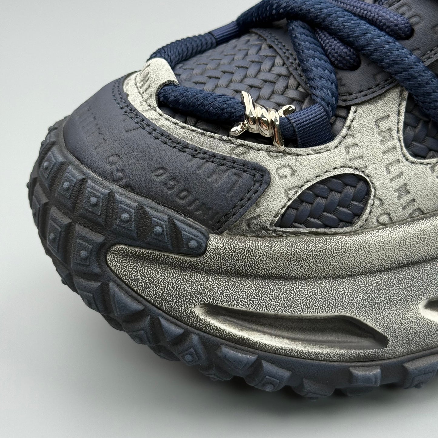 Hybriss MECHA-X Distressed Chunky