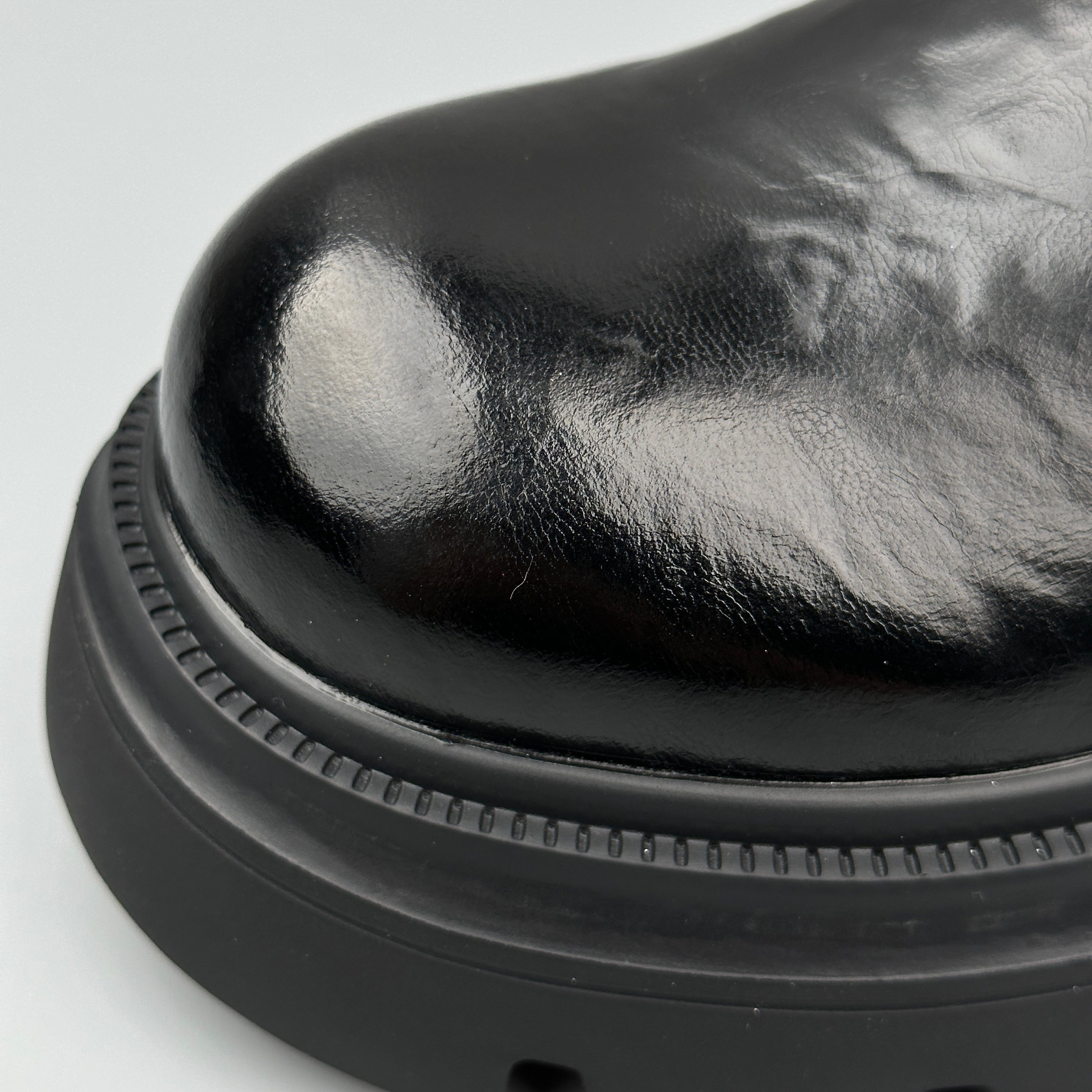 Hybriss Forge – Vintage Martin Boots