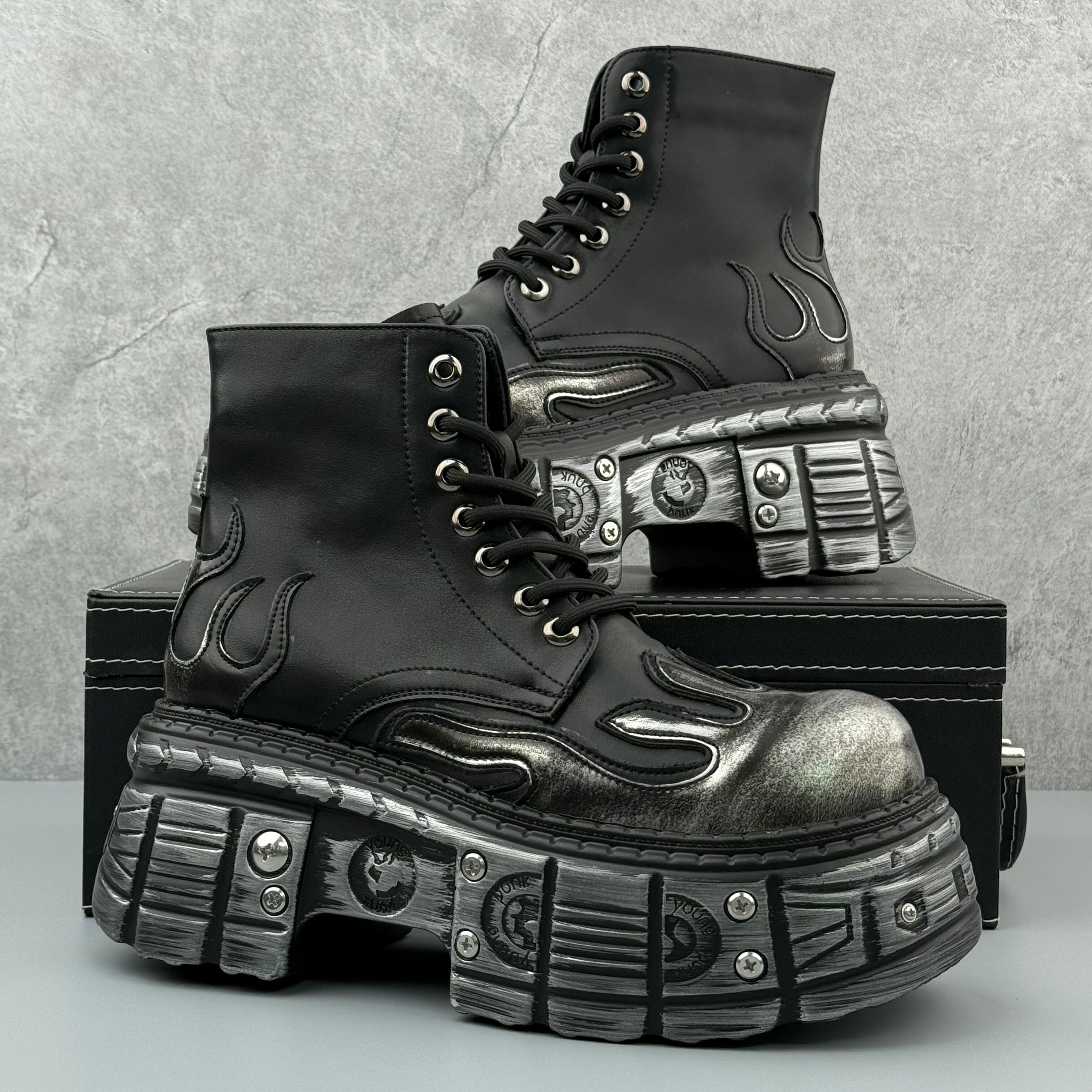 Hybriss Summit– Minimalist Martin Boots