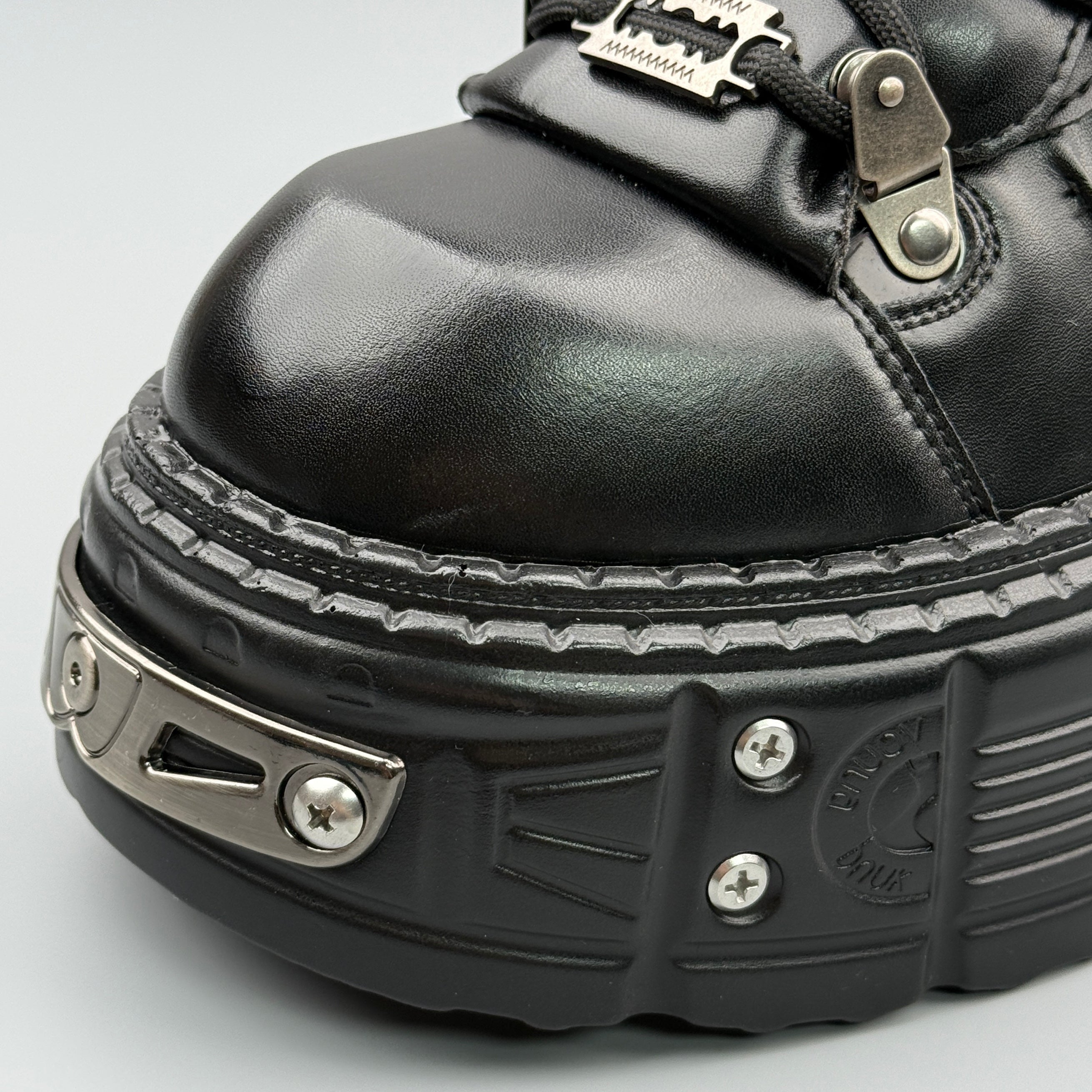 Hybriss Riot– Punk Martin Boots