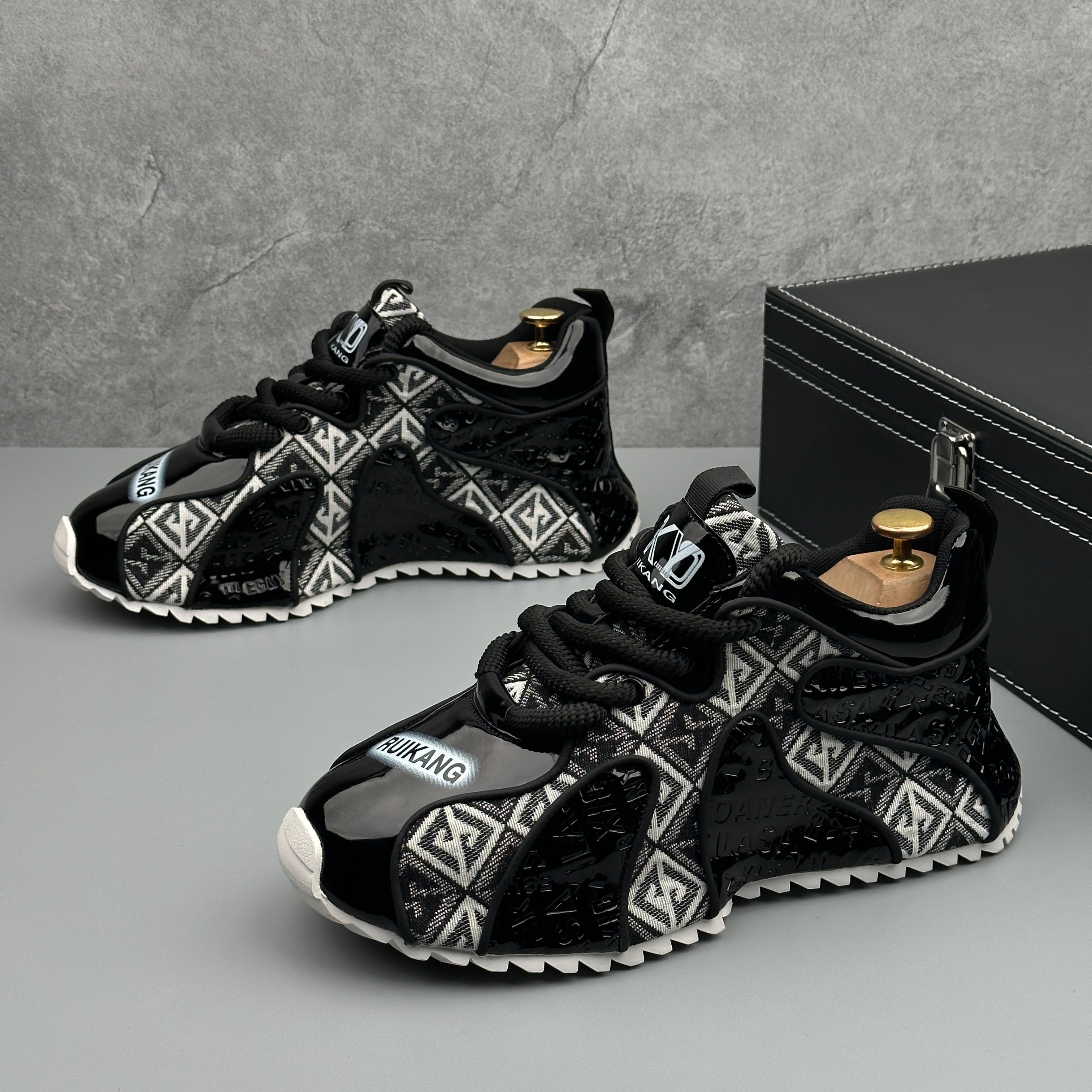 Hybriss Cabuncci EmbroLift Black– Casual Shoes