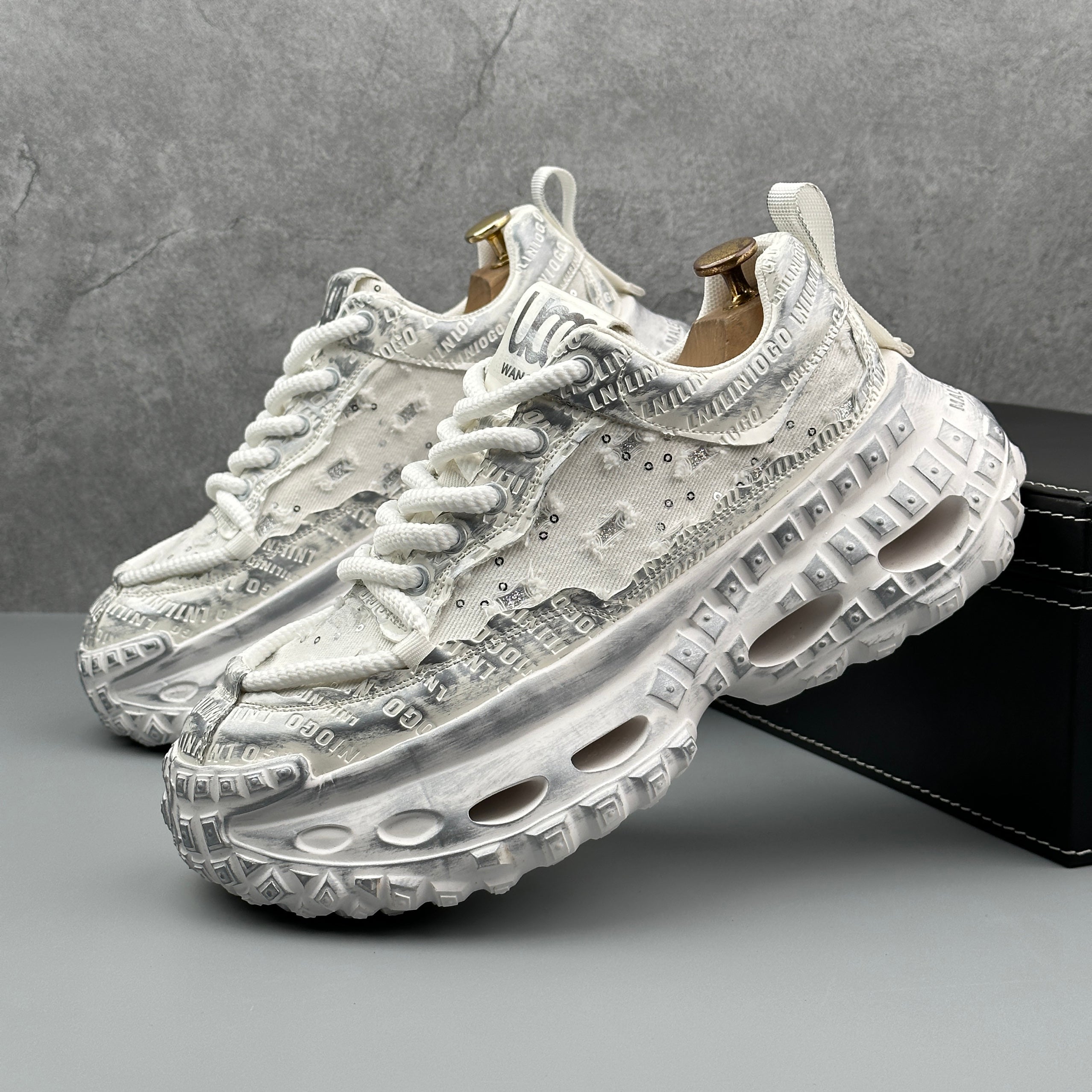 Hybriss RetroSpark White– Youth Retro Dad Shoes