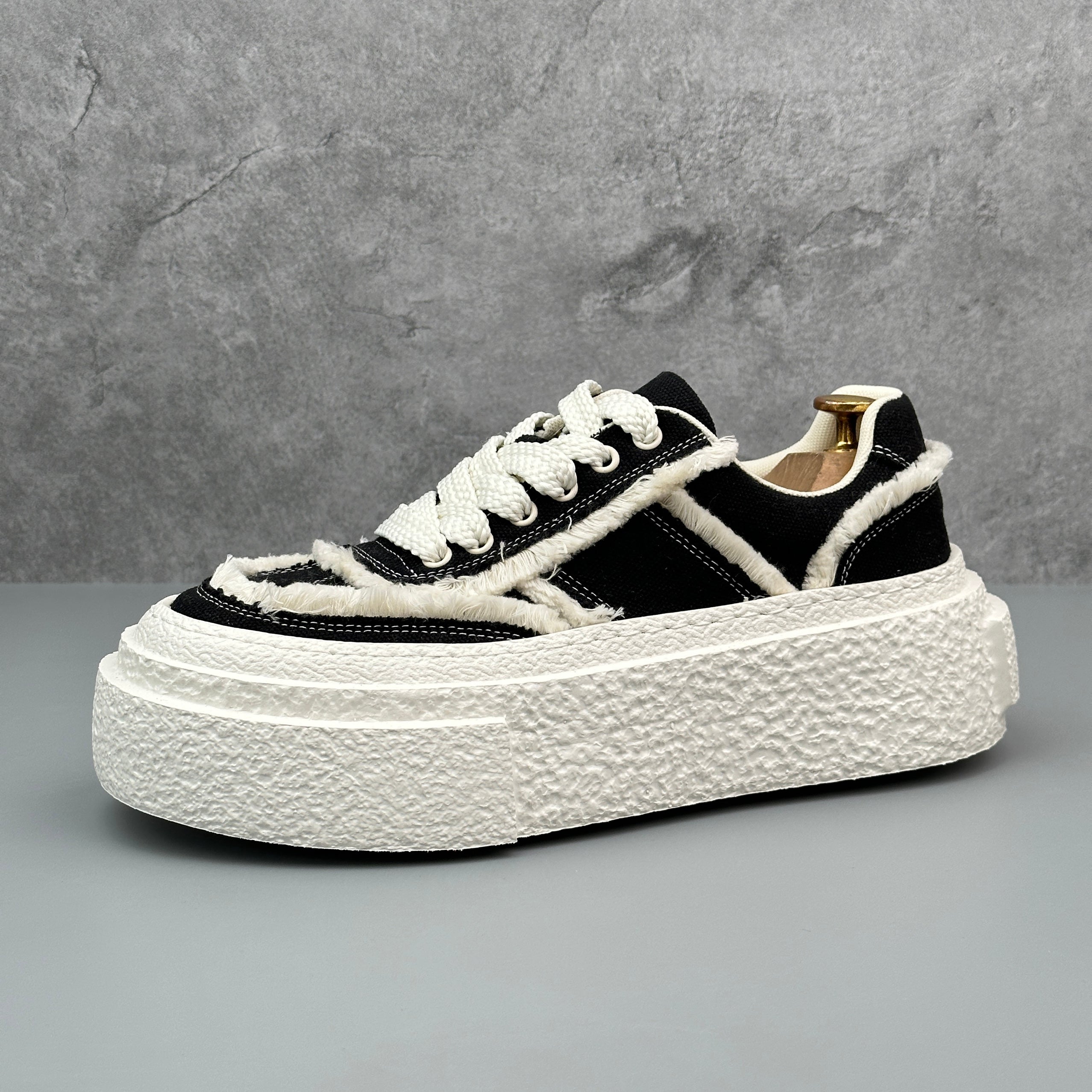 Hybriss TasselCore Black– Mikrofaserleder Sneakers