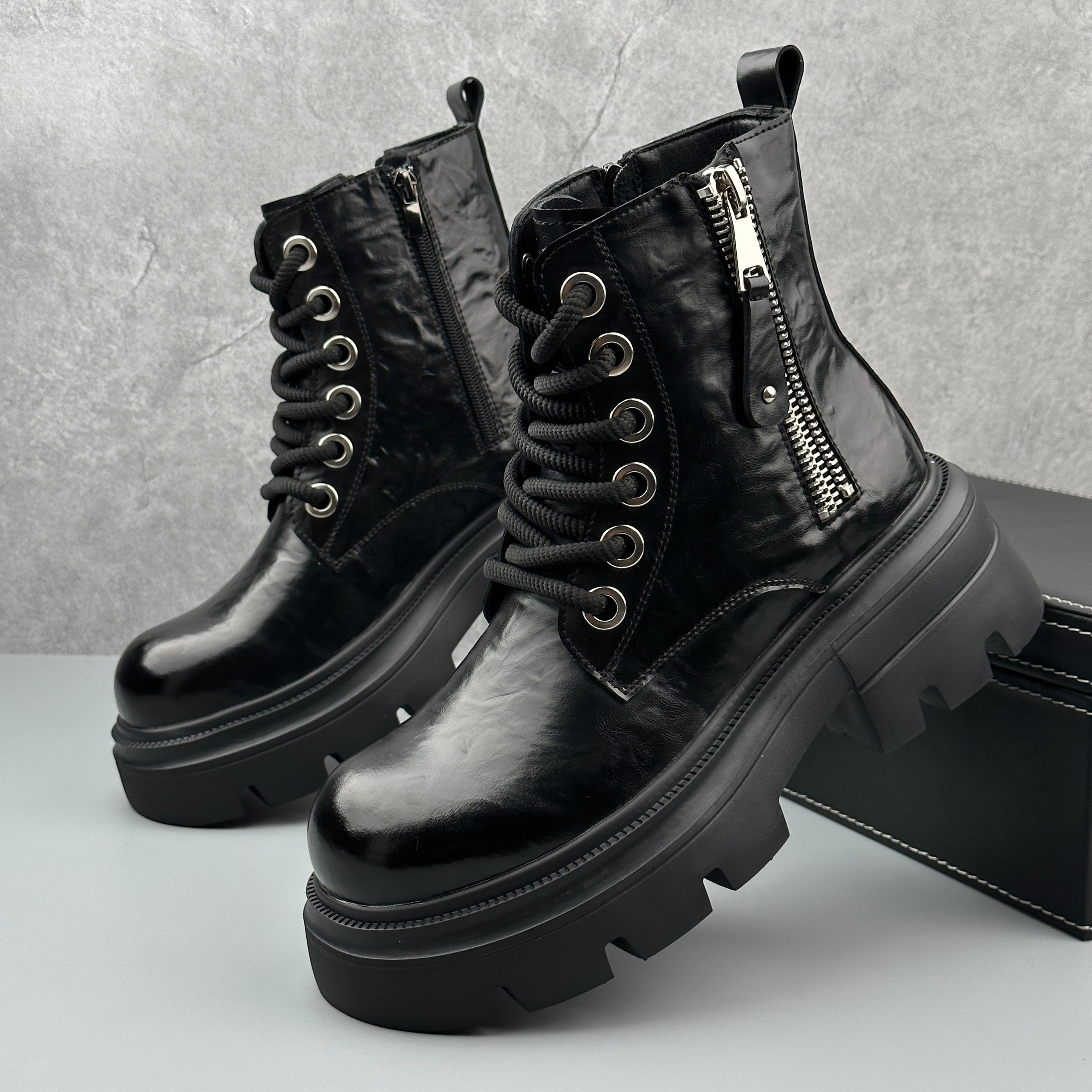 Hybriss Forge – Vintage Martin Boots