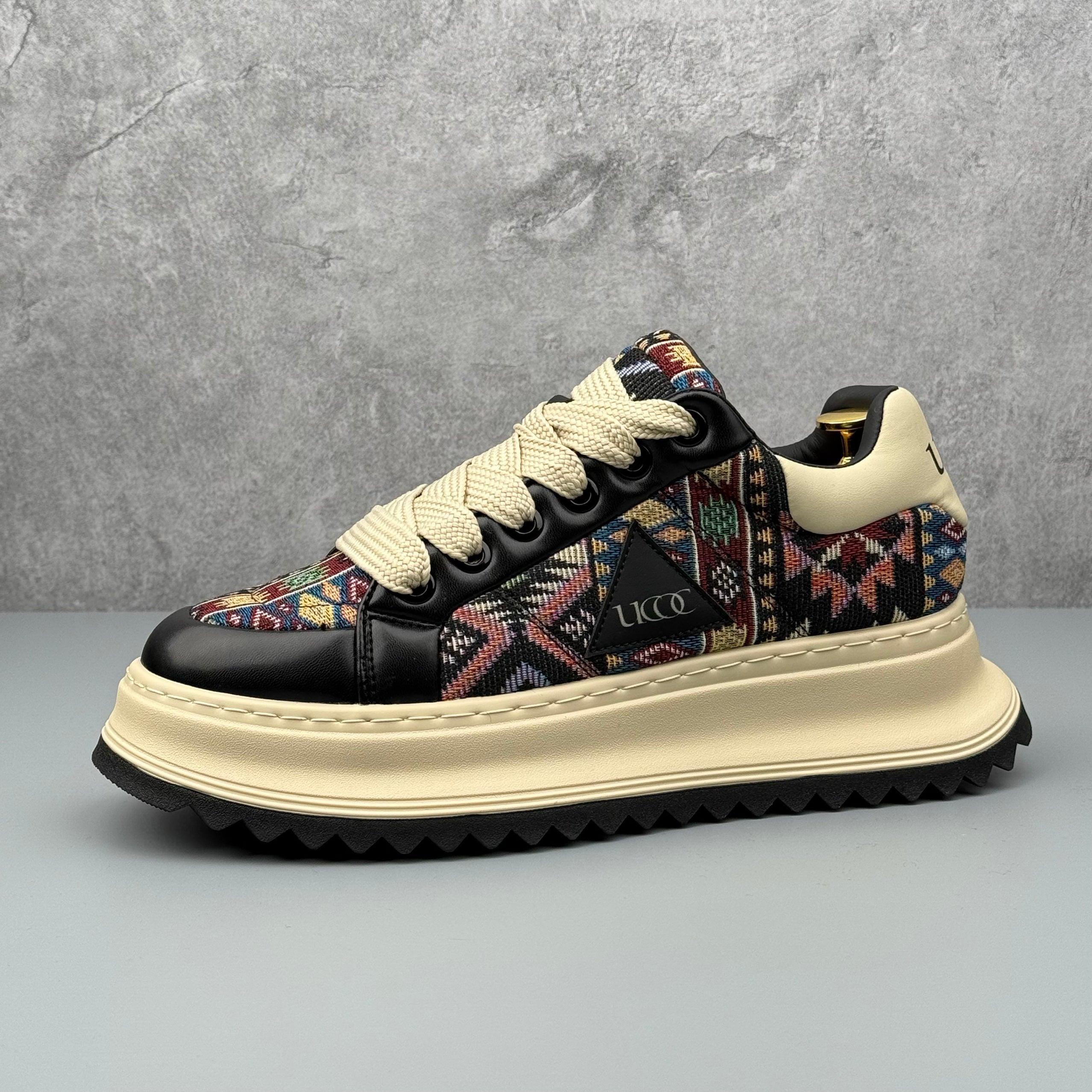 Hybriss DailyStitch Black– Vintage Sneakers