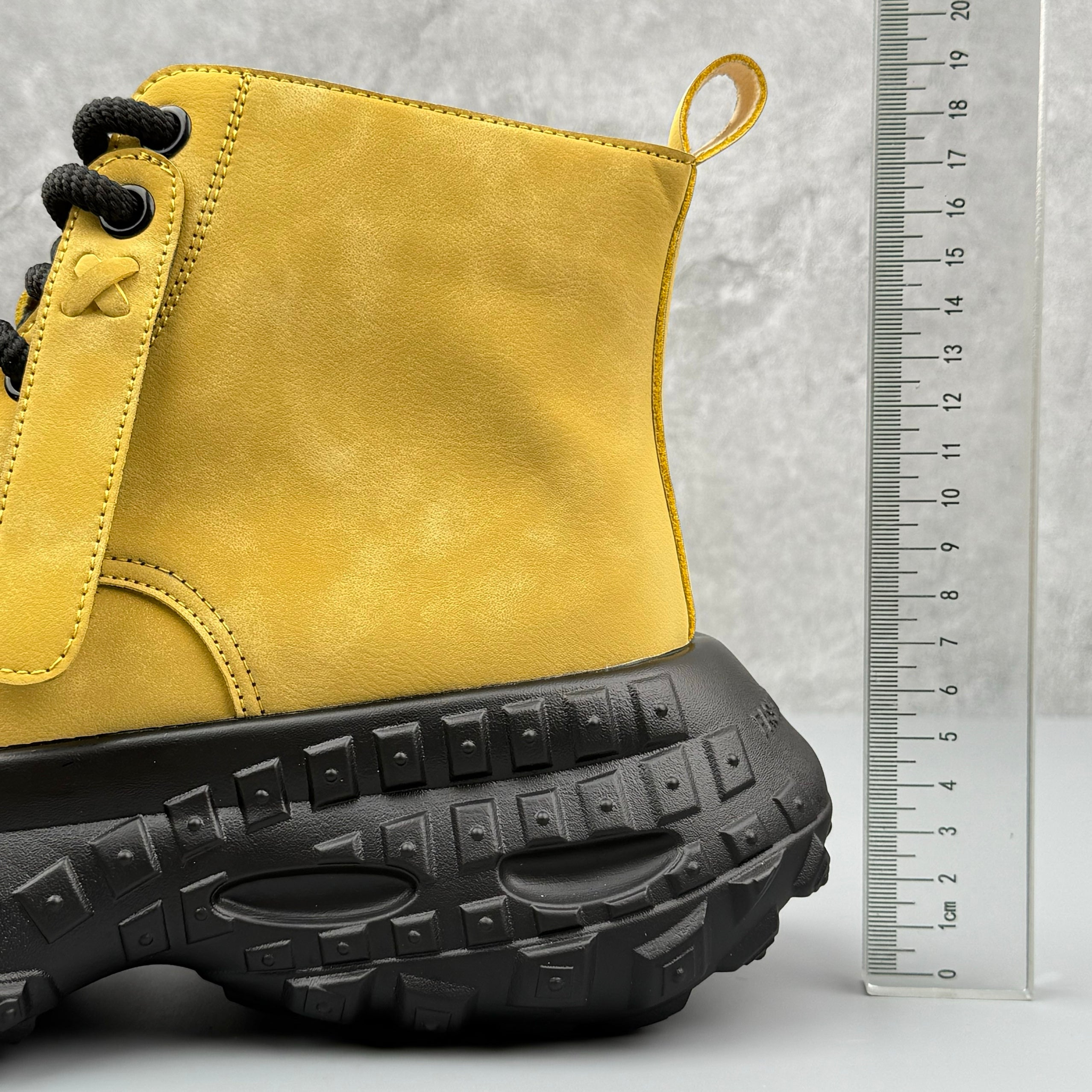 Hybriss Monolith – Retro Futuristik Martin Boots